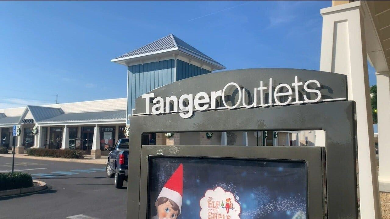 Families In Sussex County partake in Last-Minute Shopping on Christmas Eve